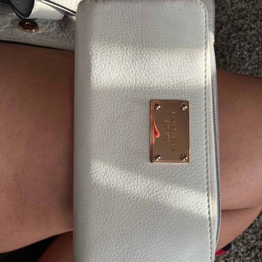 Micheal Kors purse with matching wallet in good condition